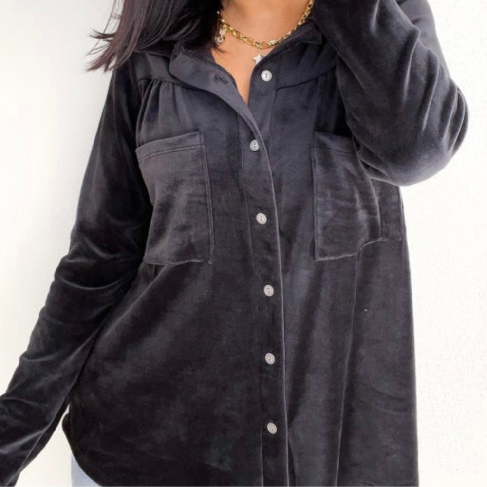 005. NWT by Bucketlist Black SOFTEST Velvet Velour Top!!, Size Small